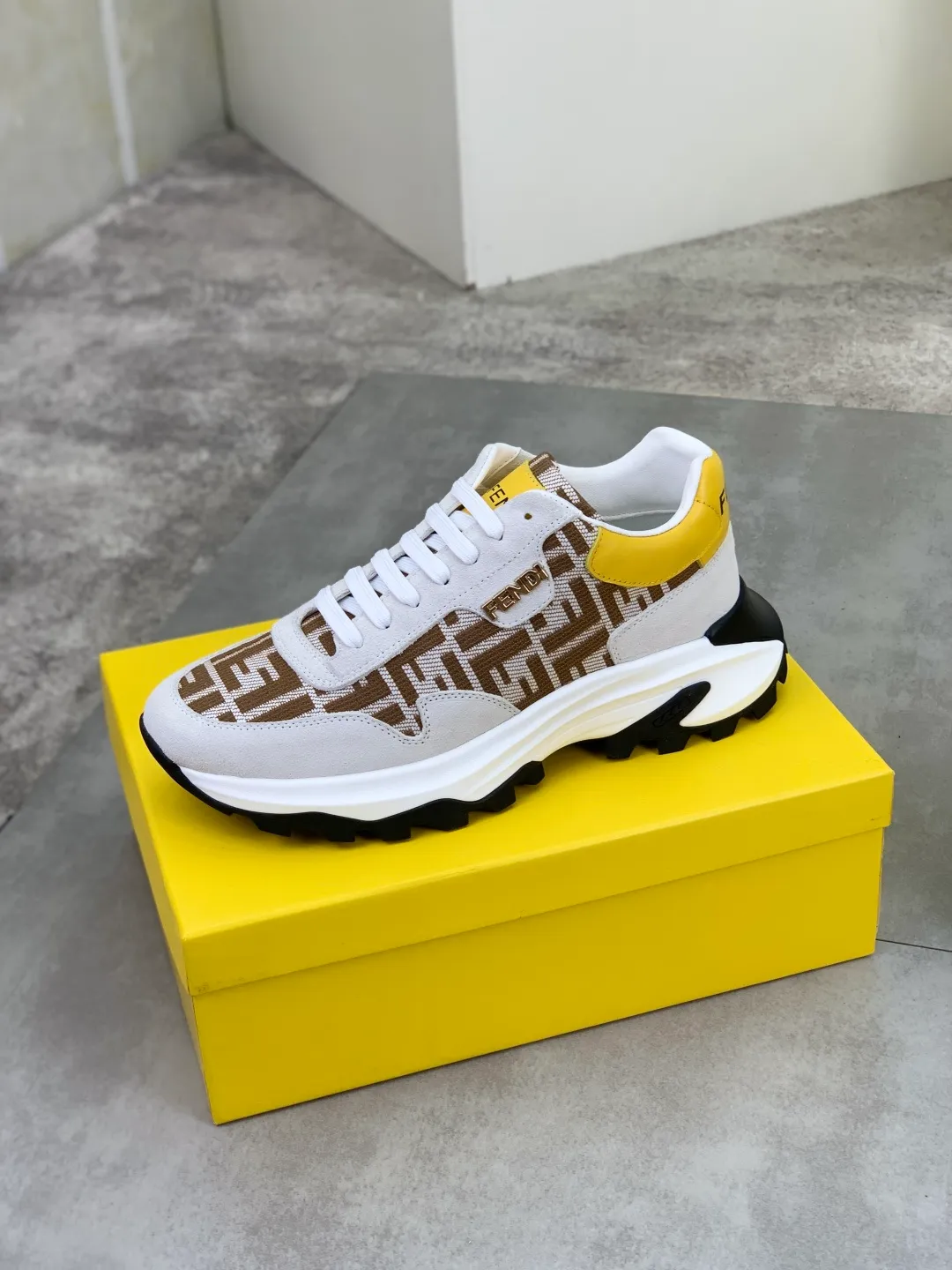 ​Men's shoes 💰P440 💰【New】Little monster 🆘 New FENDI 🕶️🕶️Simple routing effect, showing an elegant and cool driving shoe 🎬Using imported calfskin + first-layer pigskin lining🐂Excellent material🎬Detailed workmanship 🤗Comfortable foot feel➰➰. ​Pair it with any outfit to show your taste and temperament, low-key luxury ♻️Design ​simple and elegant ​noble and fashionable 🍃​Very loved and favored by trendy men 💓❤️Size: 38-44 (45 customized) 3️⃣ colors available
